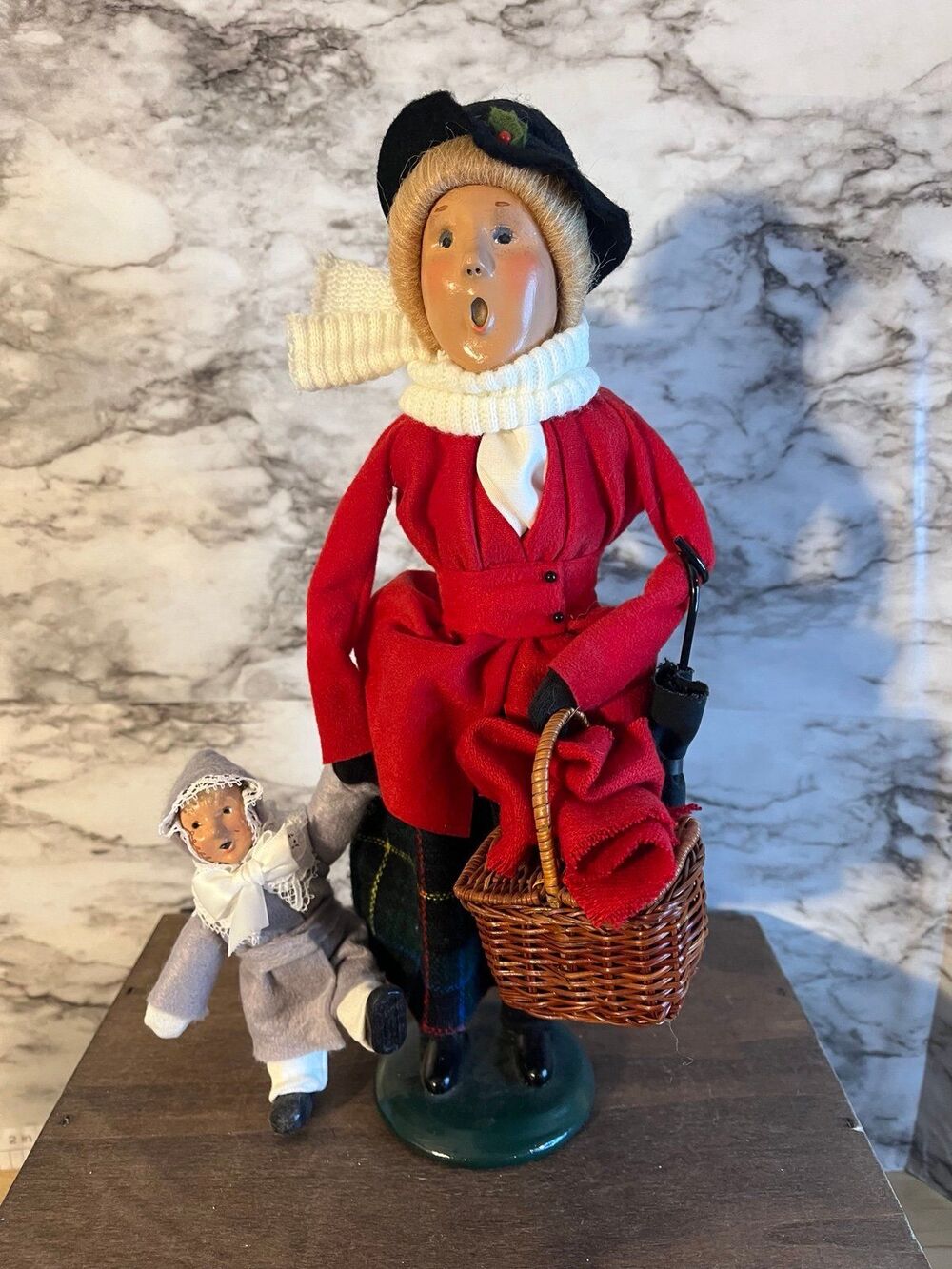 BYERS Choice Nanny with Child 1994